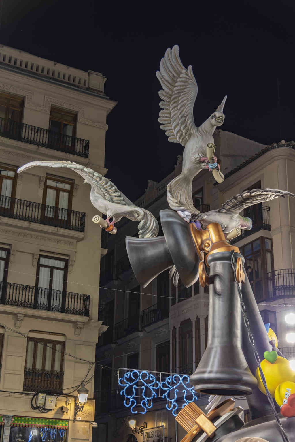 Valencia - fallas 2023 - falla Plaza de la Merced - Llamame llamame 07.jpg